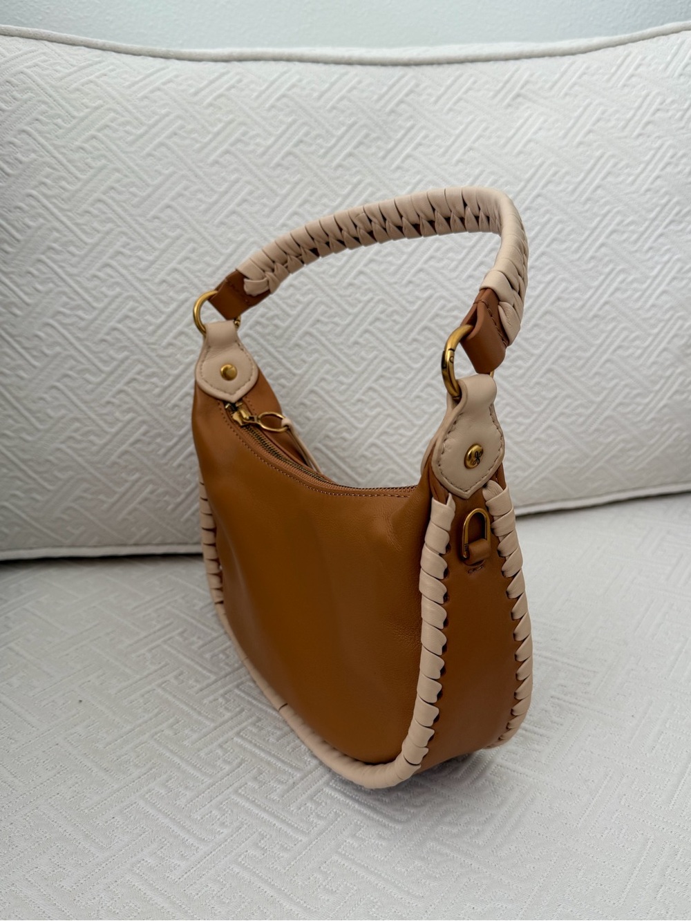 HOBO Mia Crescent Small Shoulder Bag 100% genuine leather - Picture 2 of 9